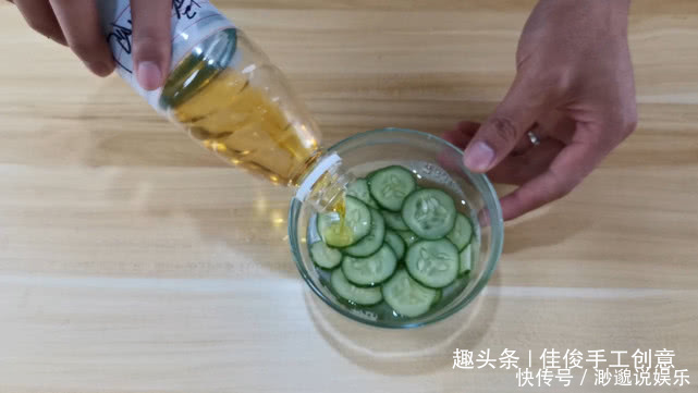 补水液|黄瓜用开水泡一泡真厉害,我也是才知道,省钱又实用学学吧