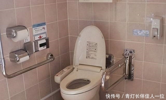 马桶圈用完到底要扶起来吗?建议大家平时这样做,干净且卫生