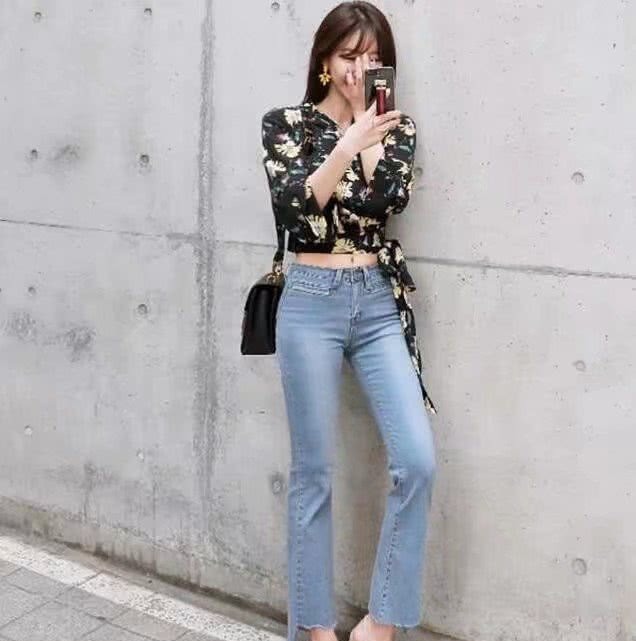 T恤 穿上一条牛仔裤,搭配T恤,上身自带吸睛效果!