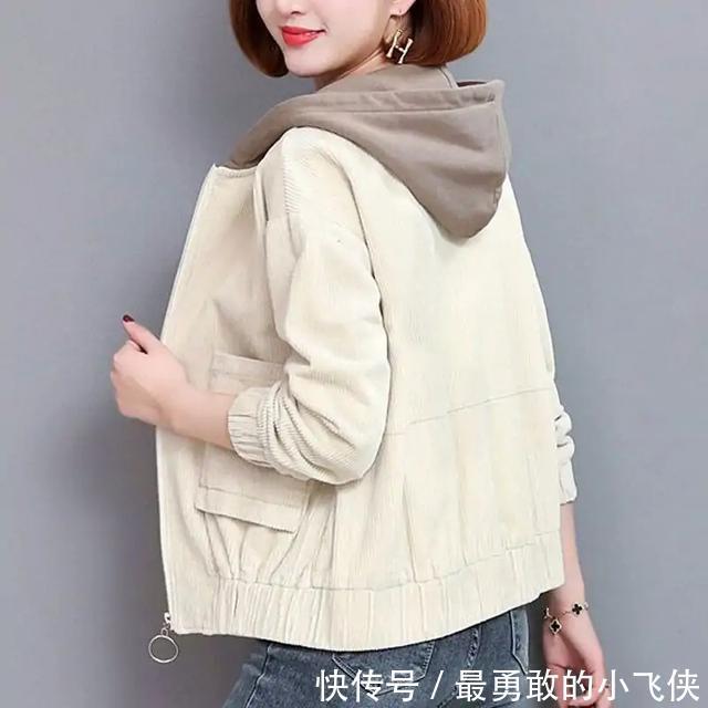 奔四奔五女人,建议试试“灯芯绒外套+烟管裤”,百搭显瘦又年轻