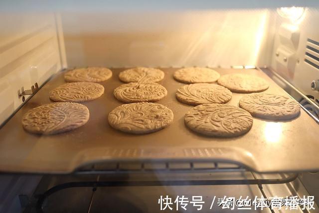 糖粉|教你个百搭饼干配方，粗粮杂粮全麦随意换，13分钟出炉酥香好吃