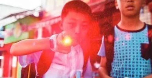 氢气球|“我看不见了”外公捡到一支神奇的笔,外孙玩了5分钟被送进医院