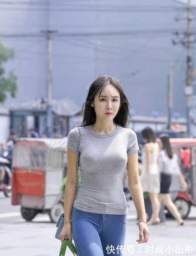 小姐姐 姑娘走路长发飘飘,难道这就是传说中的“小仙女”?