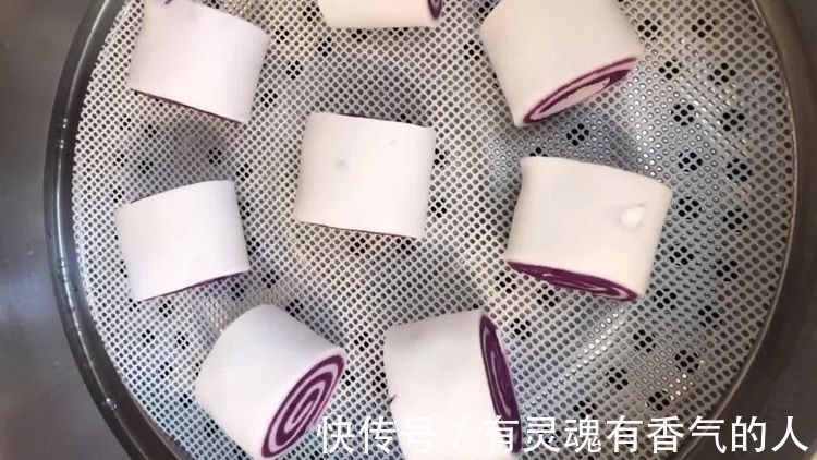 水晶紫薯卷,晶莹剔透软糯香甜不“粘牙”,没牙的老人特喜欢吃!