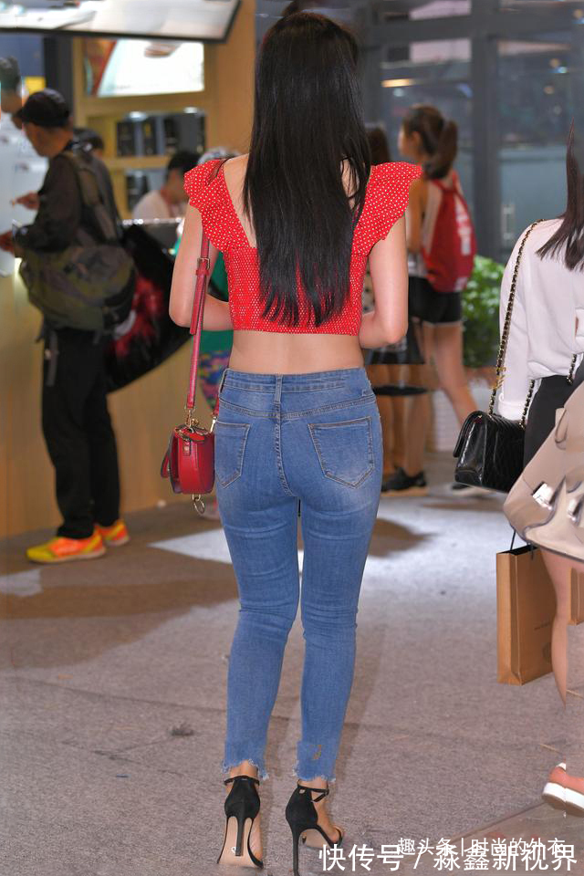 造型 牛仔裤真的很实用,潮人都爱穿,个性搭配让造型美出新鲜感