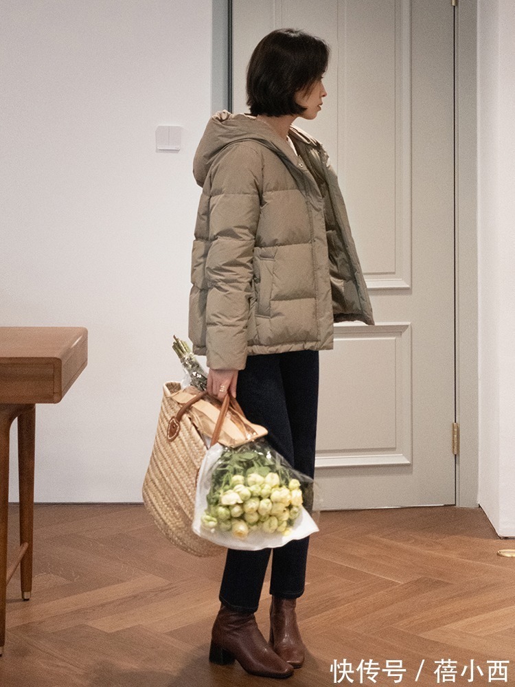 毛毛领 今年羽绒服“穿短不穿长”，搭配牛仔裤真洋气，搭配半身裙好高级