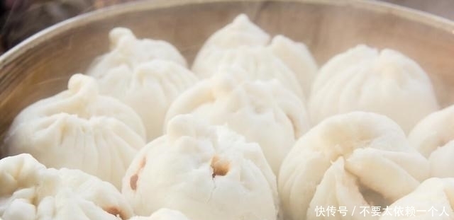 蒸包子|蒸包子时，别再直接上锅蒸了，记住3个诀窍，包子松软好吃不塌陷