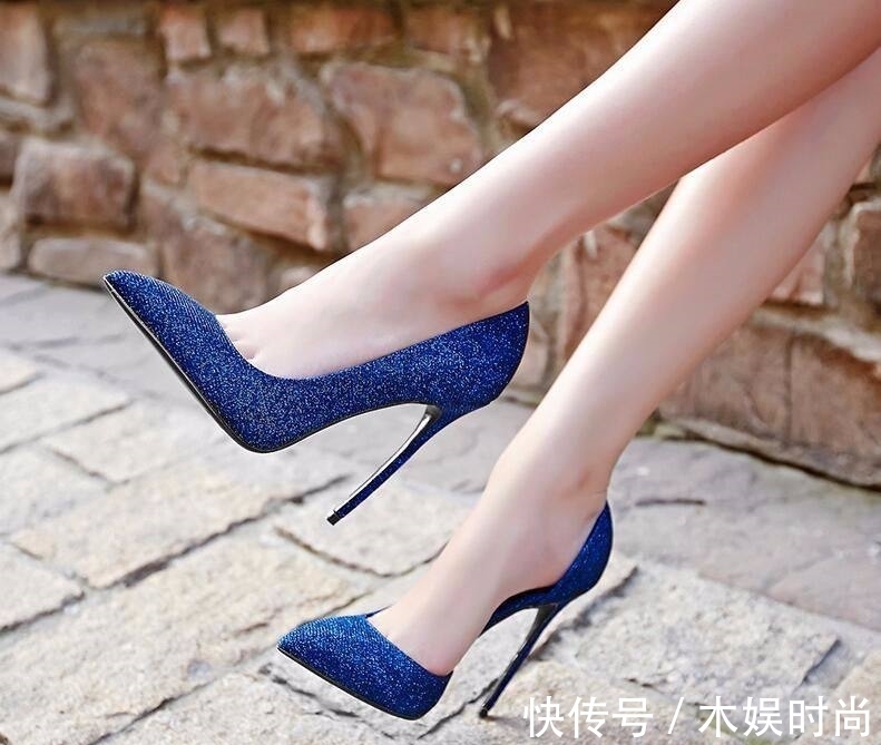 高跟|来势汹汹的高跟鞋,女人性感姿势火起来