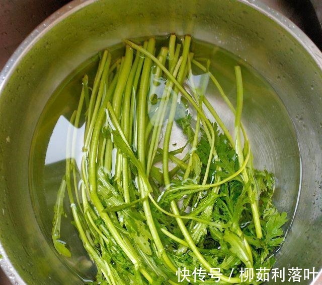 非常好吃|蒸茼蒿丸子，营养健康，非常好吃！