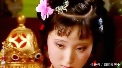 宝玉$贾府中秋团圆的宴席上,这一幕深深刺痛林黛玉,她中途离席了