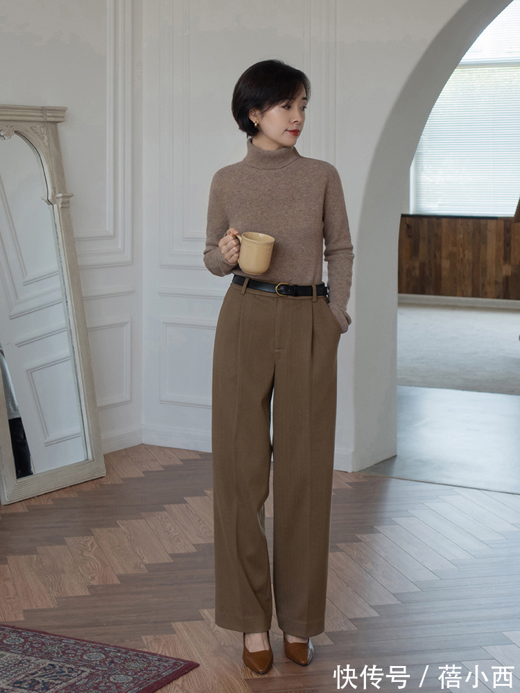 英伦风 这位小姐姐真会打扮,“毛衣”都能穿出与众不同的气质,值得借鉴