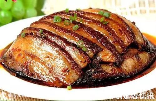 扣肉别再用油炸了,教你一种新做法,肉烂味香,连大厨都夸赞我