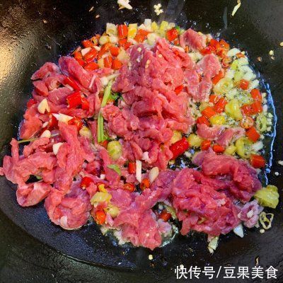 你做的泡椒香菜牛肉，和饭店大厨相比，只差这一步