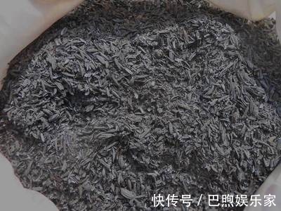 农村没人要的稻壳是养花神器，抓一把撒盆里，立马开出拳头大的花