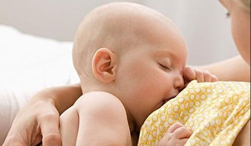 奶粉|夏季给宝宝泡奶有讲究:到底用温热水还是凉白开,妈妈内心要有数