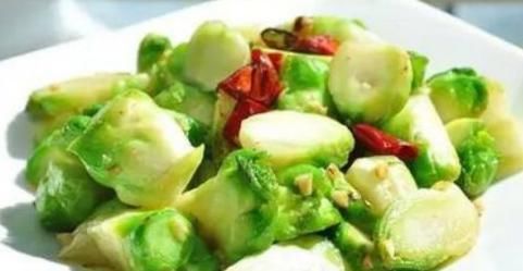 此菜女性堅持吃，淡化皺紋，排出黑臭宿便，腰圍悄悄變小！