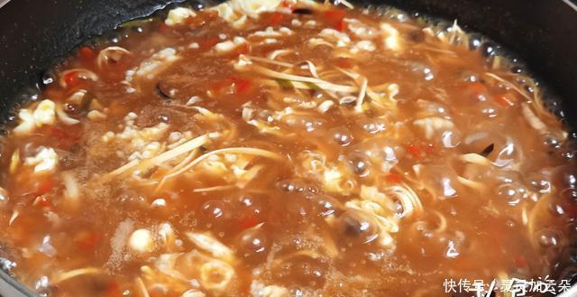 下锅|天冷煮1锅“酸辣汤”来取暖,下锅前多加这1步,鲜香酸爽又暖身