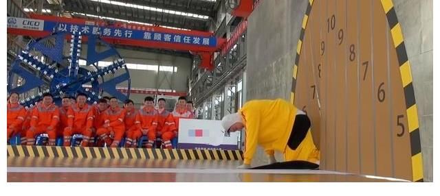 《跑男》成为霸屏榜榜首，飞行嘉宾秦霄贤魏大轩，起到了非常重要的作用