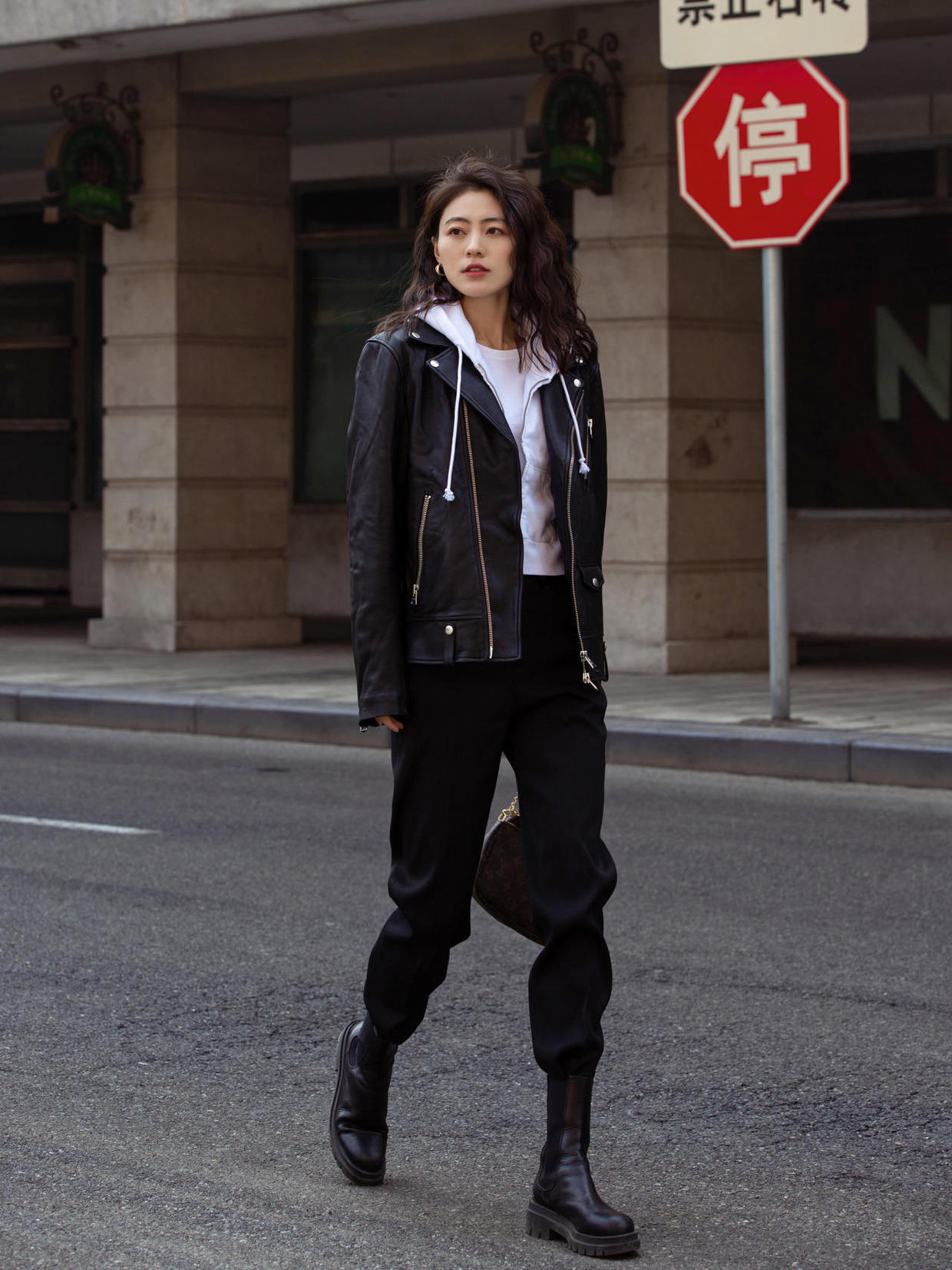 百搭 冬天怎么穿帅气又有格调?试试这些洒脱的皮衣吧,气场全开又百搭