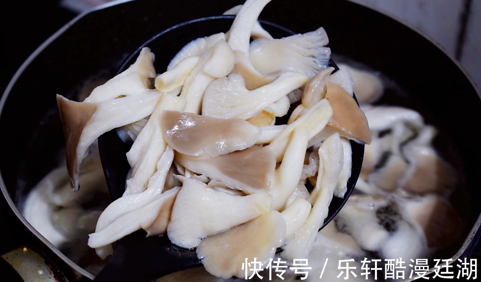 好吃的干炸鲜蘑,五块钱一盘的美食,外酥里嫩