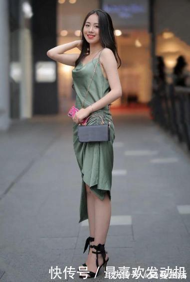 高跟鞋|秋天来了如何穿裙子藏青色连衣裙搭配高跟鞋,清新脱俗