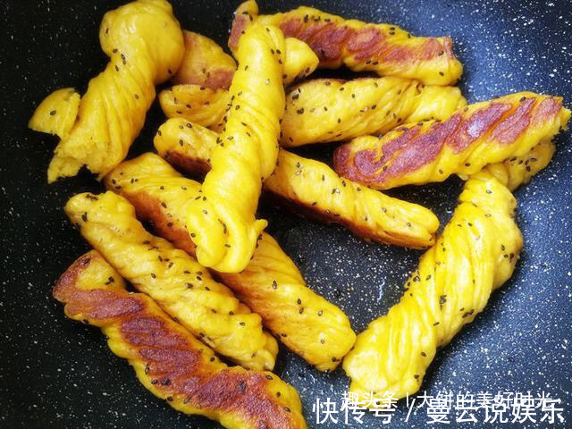 早餐就爱吃花卷,不放水揉面,比馒头还香,越嚼越香,一锅不够吃