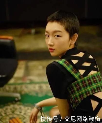 头发|50岁的女人少做3种发型,自以为很时髦,实际老气还很伤头发