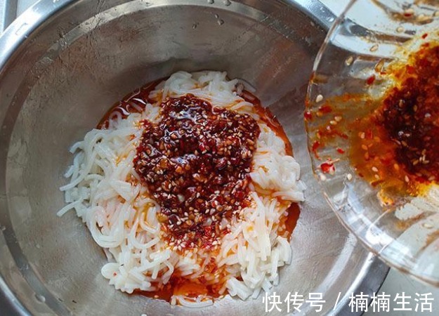 辣椒面|不煎不炸,包上馅锅里一蒸,皮薄馅足,吃着香