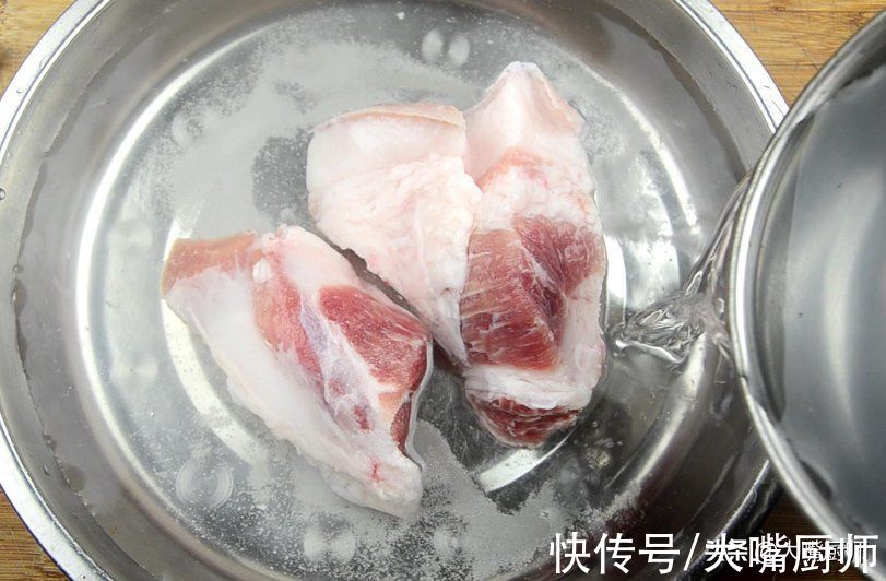 快速解冻肉别用开水煮，教你3个妙招，5分钟变软，和鲜肉一样好吃