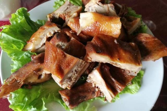 厨师|回老家村里小饭店聚餐，14道菜380元，乡下厨师水平让人惊讶