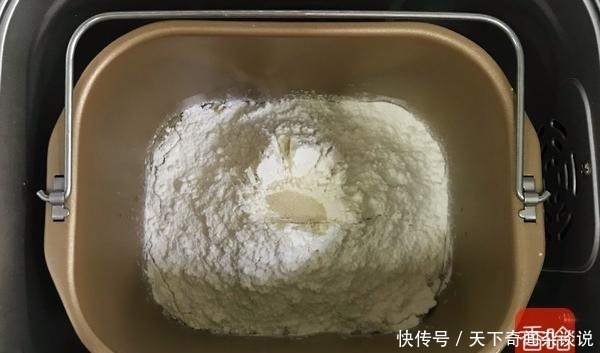 怀疑人生|柔软到怀疑人生！一次成功的椰蓉奶棒面包，学会了不用去面包店买