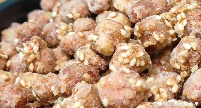 花生米里打1个鸡蛋,居然这么好吃,实在太解馋了,越吃越想吃