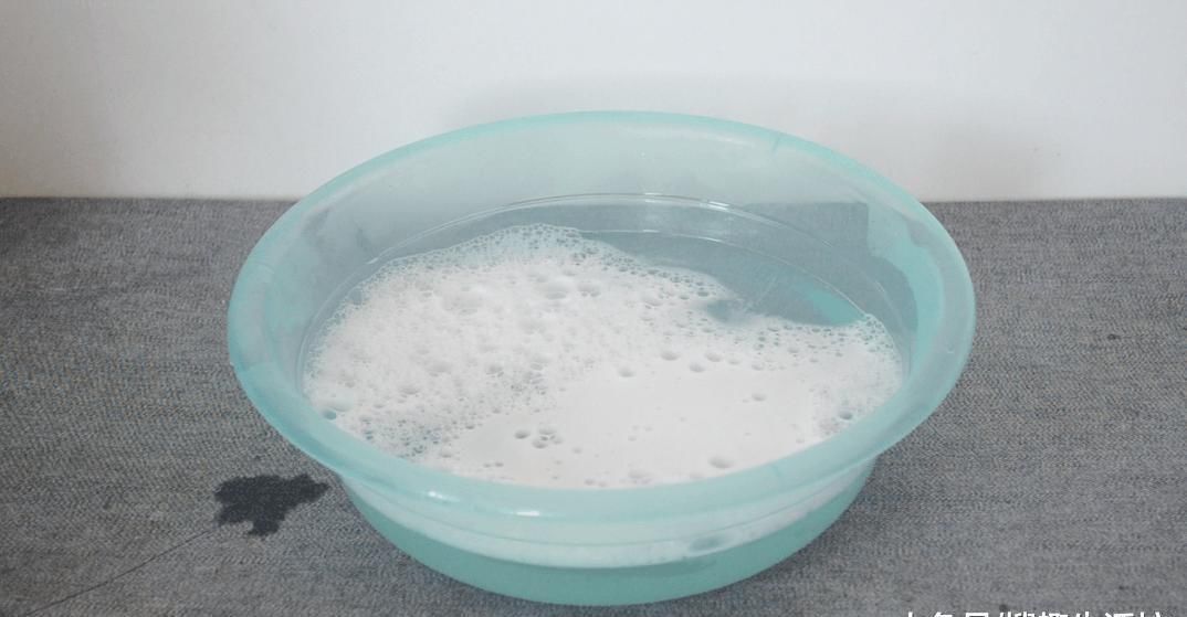 毛巾|厨房抹布又脏有油难清洗 教你一招用它泡一泡, 抹布比毛巾还干净