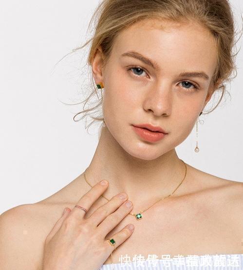 黄金首饰|真正见过世面的女人,很少戴黄金,更爱这3种首饰,尽显高级贵气