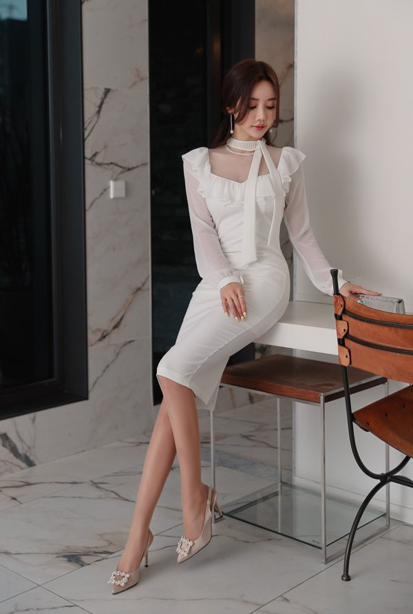 雪纺薄纱包臀裙穿搭修身舒适，孙允珠穿起来显凹凸身材，气质养眼