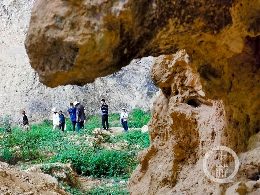 来一场“地心之旅” 小三峡天坑探秘