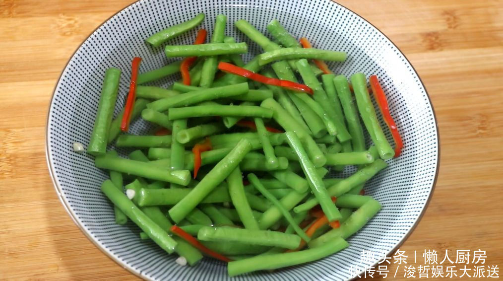 豇豆|豇豆大量上市,别只会炒着吃,教你凉拌的做法,吃着爽脆,口感好