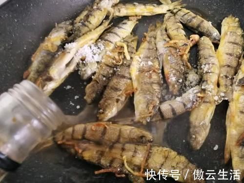 冬天多吃鱼，鲜美可口，营养丰富，这样煎一煎，外酥里嫩更好吃