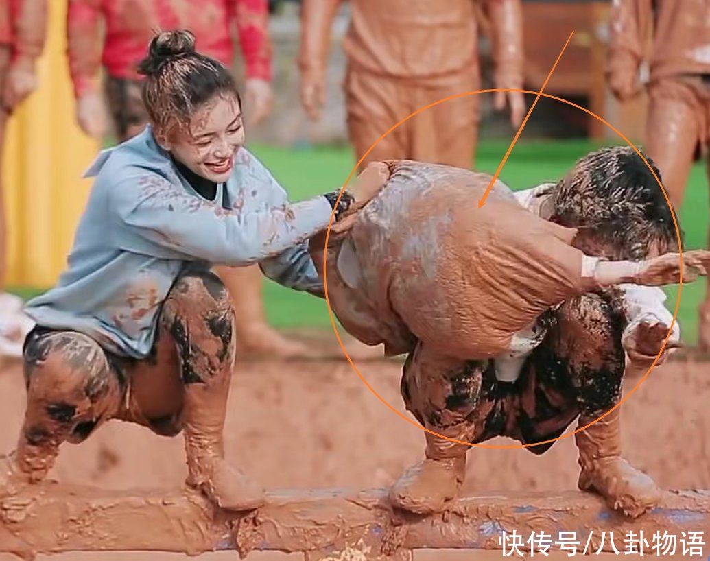 下意识 baby玩游戏被宋雨琦砸脸，下意识表情太抢镜，脾性好坏藏不住