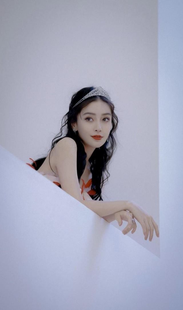 黄晓明宣布退出《乘风破浪的姐姐2》录制,网友看法不一