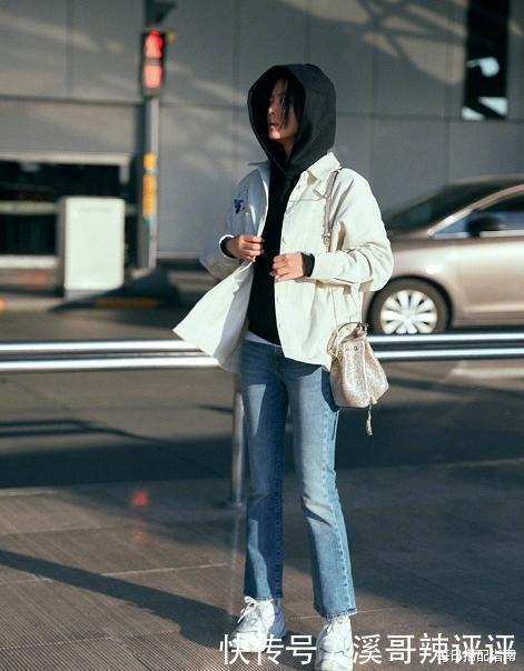 时髦|今秋火了一种穿法,叫“外套+卫衣”,时髦减龄,闭眼穿都不会错