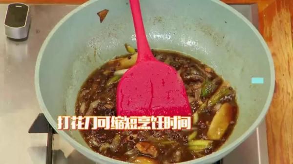 焖酥鱼这样做，一上桌就被抢光！鱼骨、鱼刺都能嚼着吃，太香了！