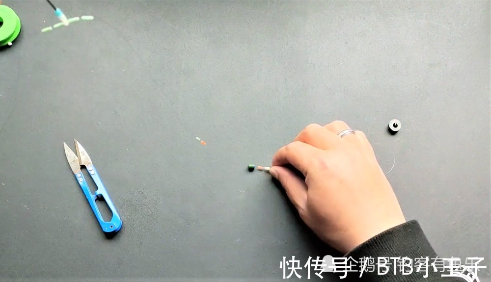 冬季野钓用这种钓法,抗流水,鱼口信号明显,渔获翻倍