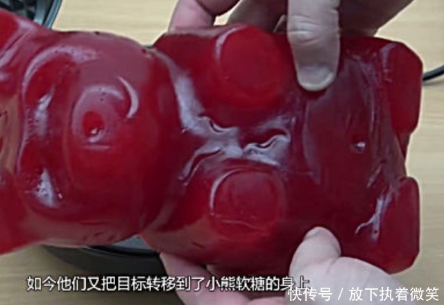 作死|将小熊软糖放进华夫饼机中会怎样？老外作死测试，结果不忍直视