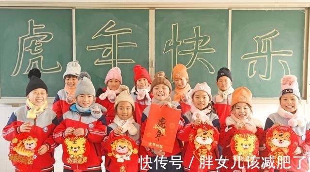 千般苦!岁月把酒与君共,腊梅笑绽待春还