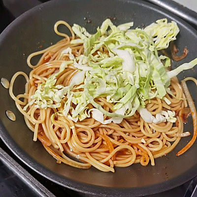 腊肠叉烧辣炒意面