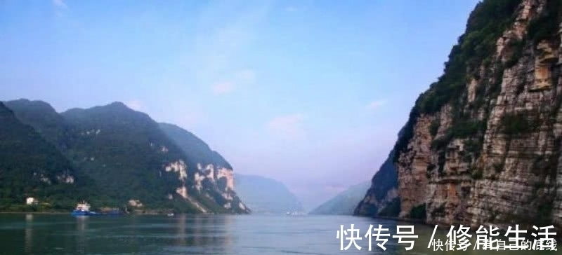 诗人$李白这首诗意境优美,被称为平生第一快诗,通篇描写得极为欢快!