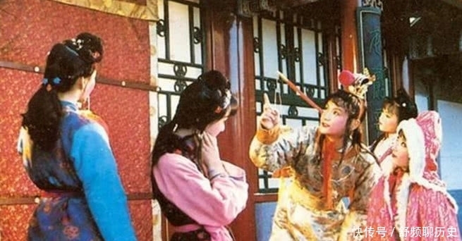 豆腐心|晴雯刀子嘴豆腐心,痛骂小红也并非因为嫉妒,只因为看不惯这件事