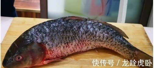 它是鱼腥的“死对头”,做鱼时倒1杯进去,鱼鲜肉嫩,一点也不腥