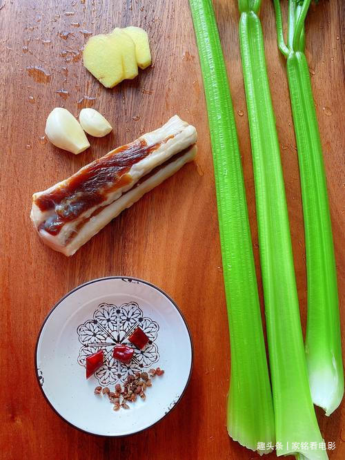 鲜爽可口的西芹炒肉，好吃可口，营养美味